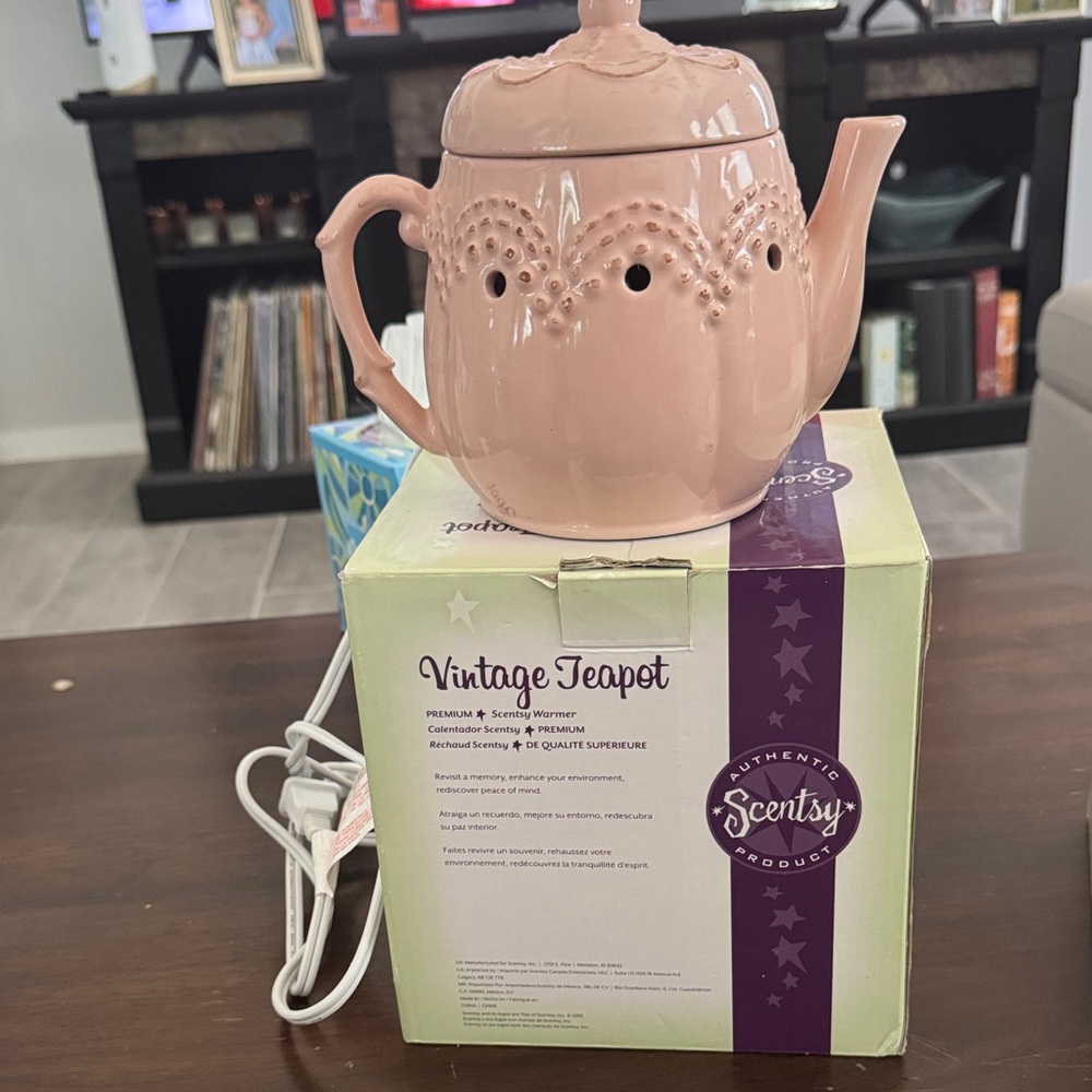 Scentsy Vintage Pink Teapot Warmer